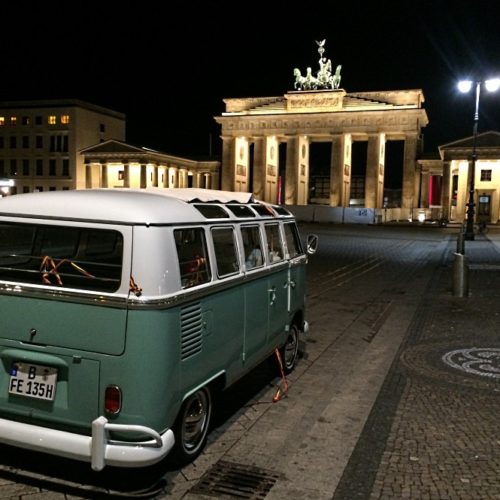 T1-Samba-Deluxe-Night-Gate-845x665